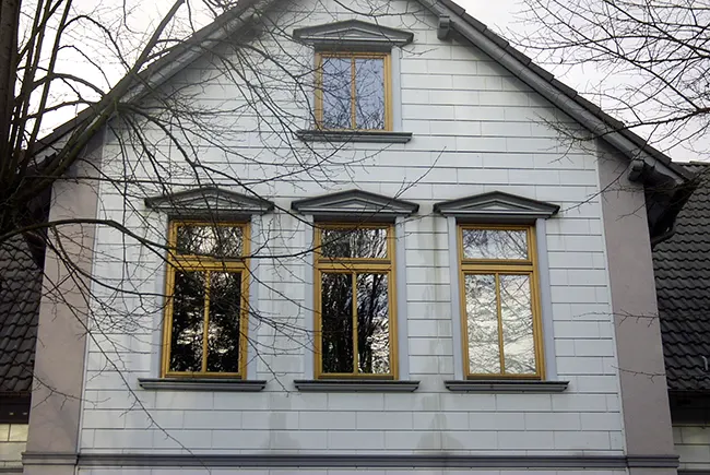 Holzfenster mit Sprossen